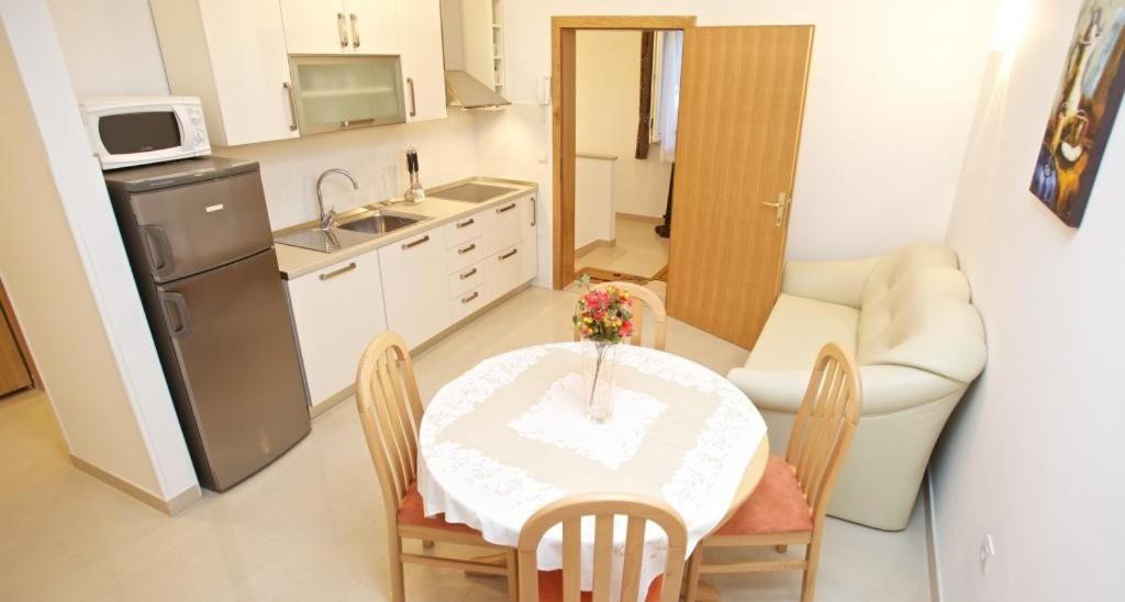 Apartments Grlica Sutivan Room photo
